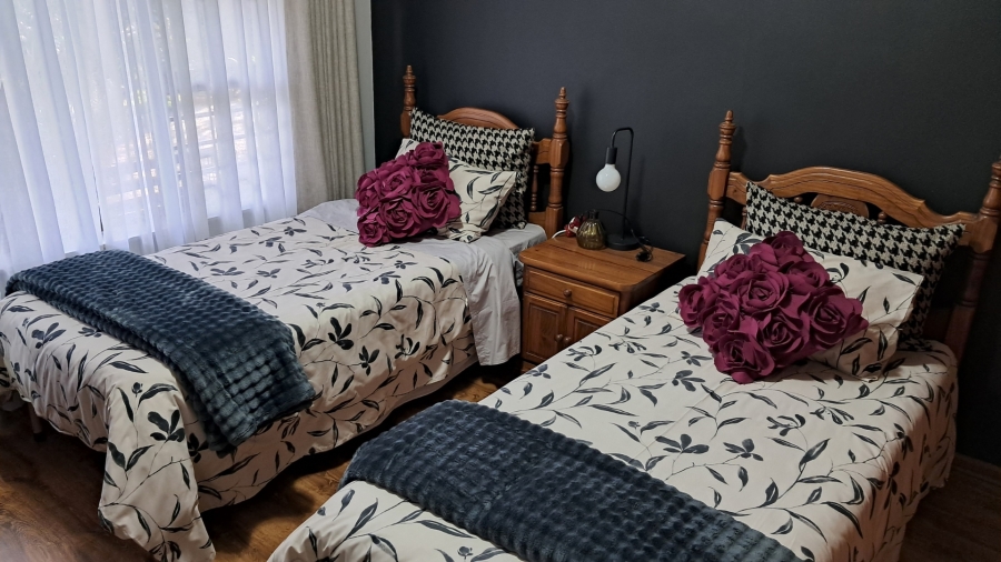 4 Bedroom Property for Sale in Hoogstede Western Cape